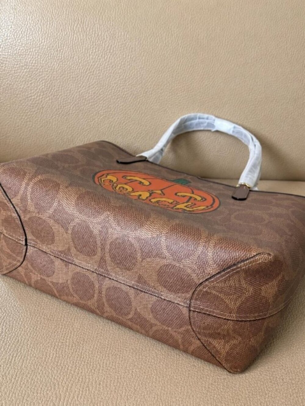 Coach Halloween Pumpkin City Tote Bag Signature Print Canvas Purse Bag NWT 2025 - Picture 4 of 7